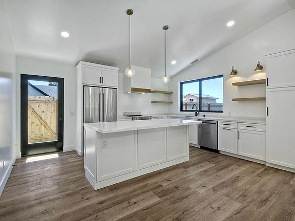 3rd image of 3004 Segovia Way