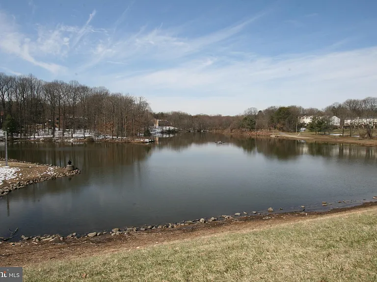 5900 Cove Landing Rd #202 — Photo 27