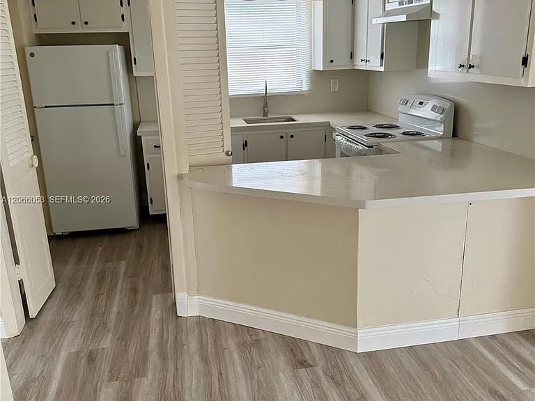 9390 E Bay Harbor Dr #10 — Photo 5
