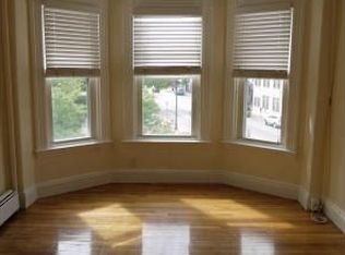 152 Berkshire St APT 4, Cambridge, MA 02141