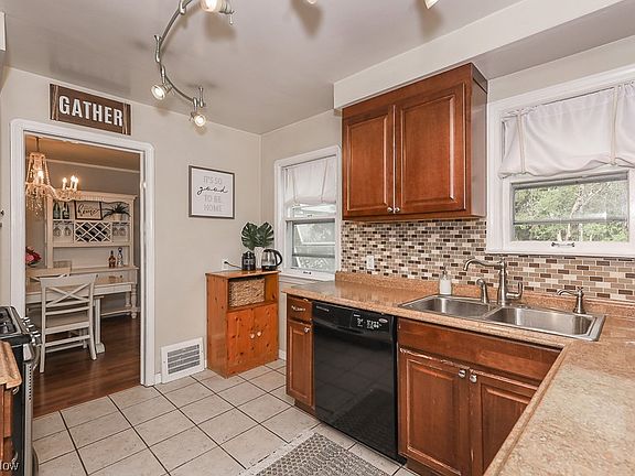 3rd image of 3560 W 210th St