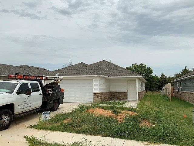 2nd image of 1822 E Krayler Ave
