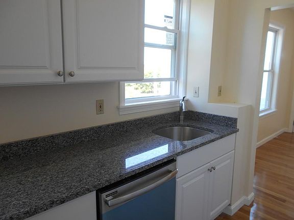 3rd image of 14-18 Marion St Unit 6