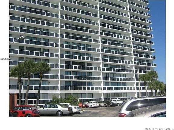 5th image of 20505 E Country Club Dr APT 1437