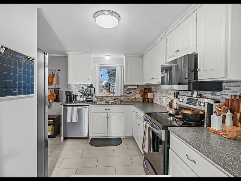 55 Columbia Ave — Photo 5