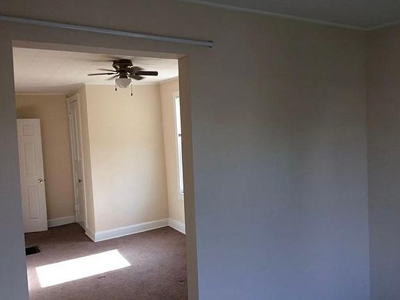3rd image of 4747 W Grace St #1