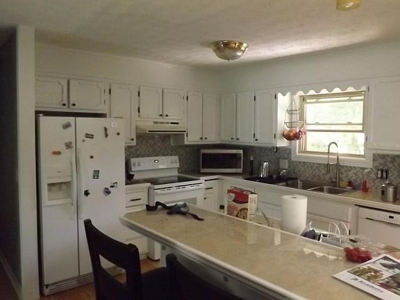 3rd image of 513 Ramblewood Dr