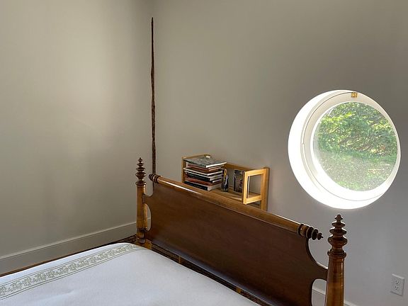 5th image of 374 Essex St Unit 3