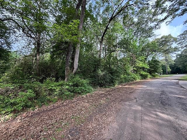 1st image of 541 Lakeshore Dr