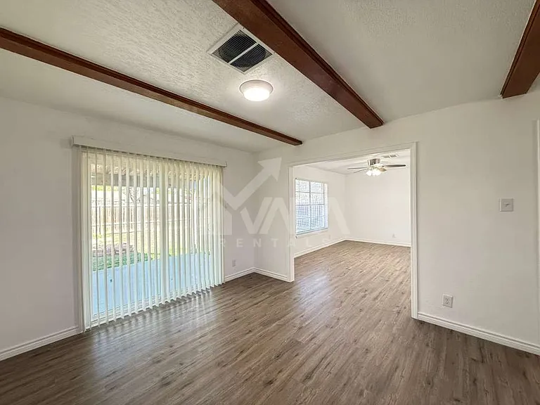 317 E Lindbergh Blvd — Photo 7
