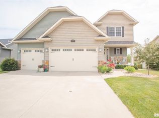 5885 Vanderginst Ct, Bettendorf, IA 52722
