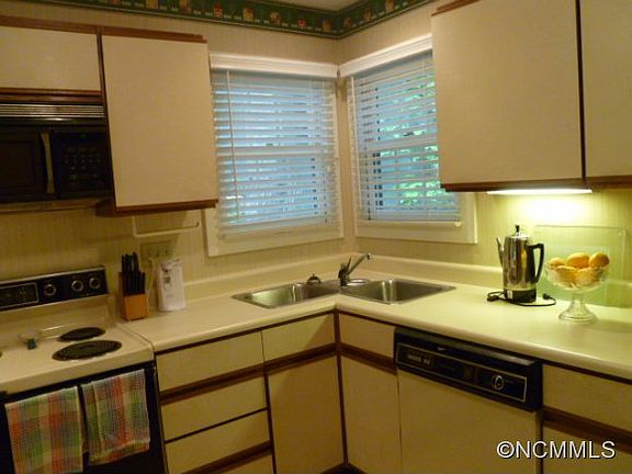 5th image of 74 Racquet Club Villas Dr