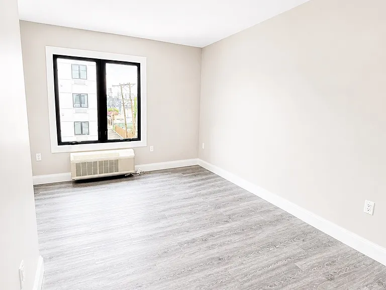 1600 54th St #318 — Photo 11