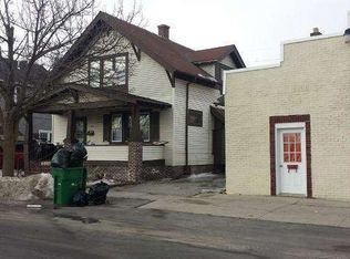 938 S 18th St, Manitowoc, WI 54220