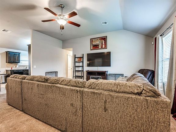 3rd image of 12717 Heritage Oaks Dr