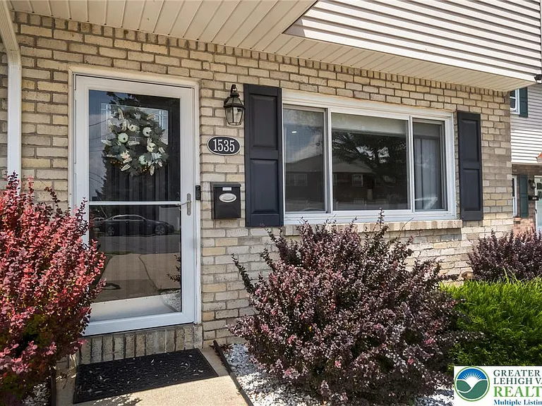 1535 Irene St — Photo 1