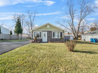 1904 Burry Circle Dr, Crest Hill, IL 60403