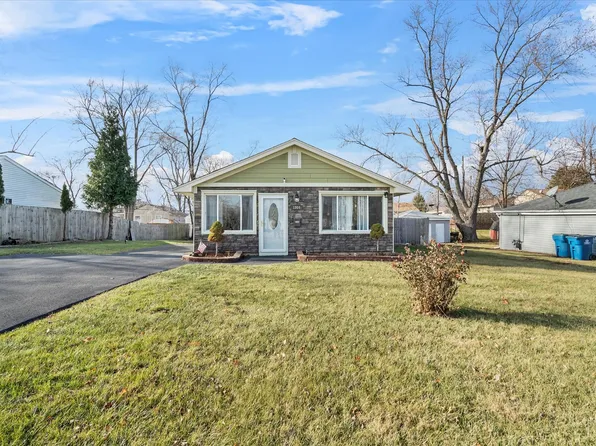 1904 Burry Circle Dr, Crest Hill, IL 60403