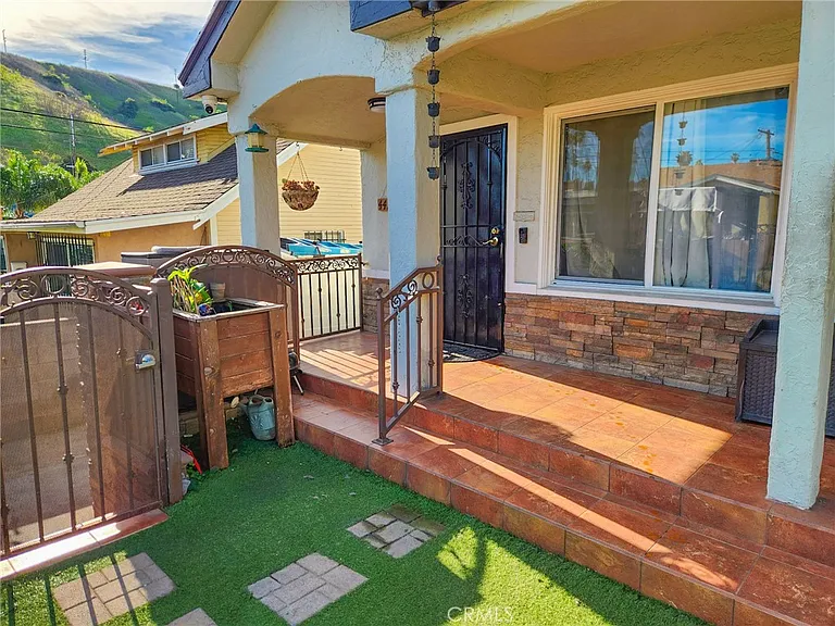 4422 Moonstone Dr — Photo 2
