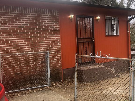 2nd image of 1415 Starr Ave