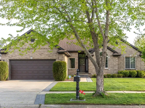 21340 Bunker Dr, Macomb, MI 48042
