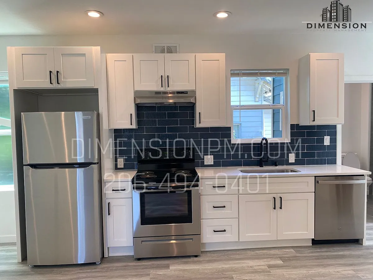 Building Photo - 426 S 60th St #A-B