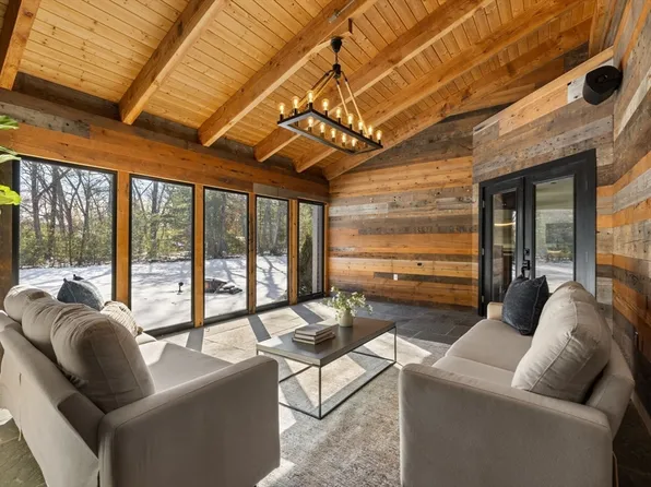 9 Coach Rd, Plainville, MA 02762