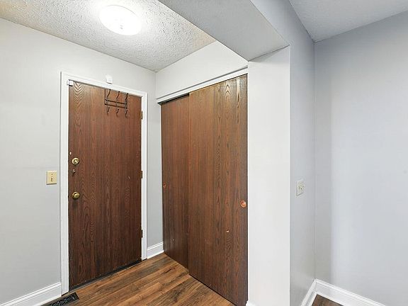 4th image of 902 Lost Valley Ct