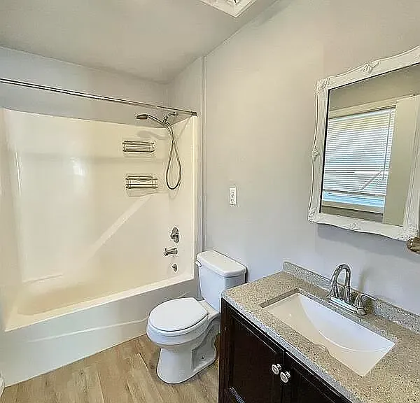 130 Susan Ct — Photo 12