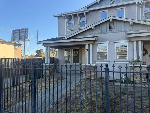 Commerce St-1430 N - A — Photo 1