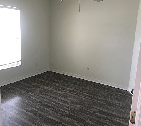 5th image of 3203 NE 14th Pl