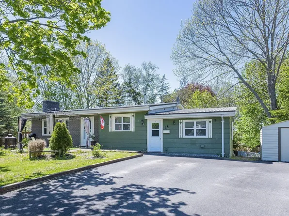15 Maxwell Pl, Kentville, NS B4N 1A4