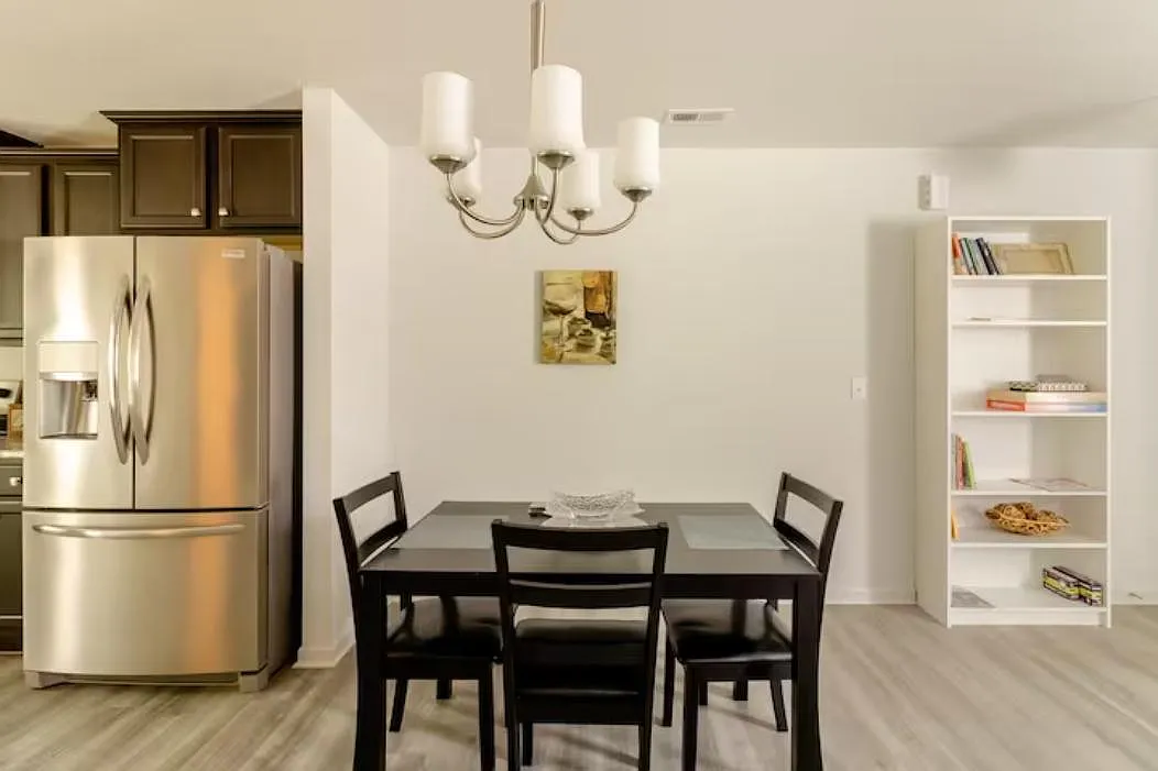 3 bed, 2.5 bath, 1304 sqft, $1,875 — Photo 2