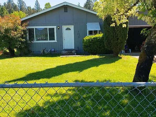 139 S Junction Ave, Cave Junction, OR 97523