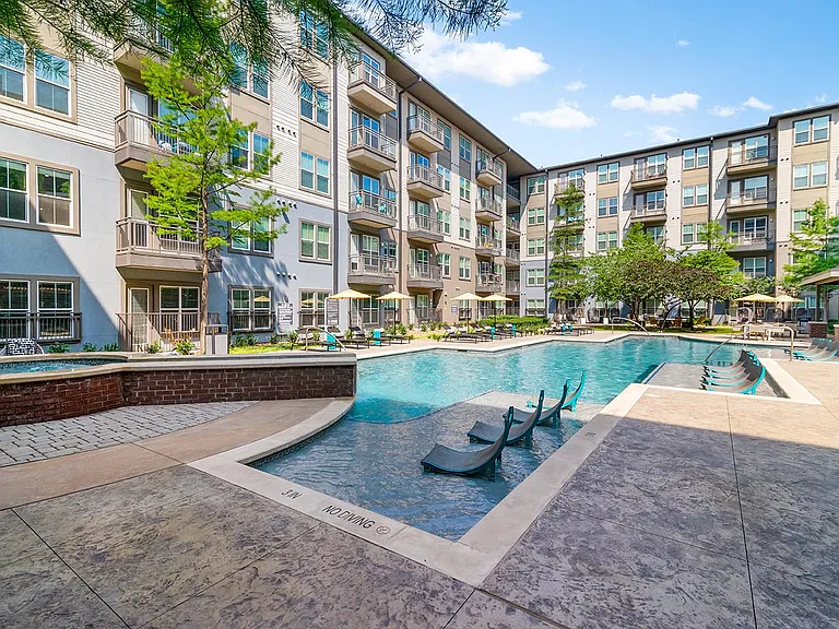The Fairmount at Oak Lawn — Photo 28