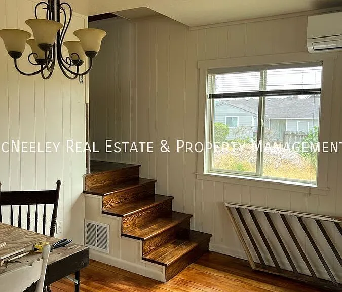 889 N Lincoln St — Photo 5