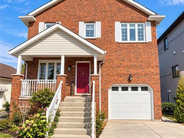 82 Saint Davids Rd, Saint Catharines, ON L2T 1P9