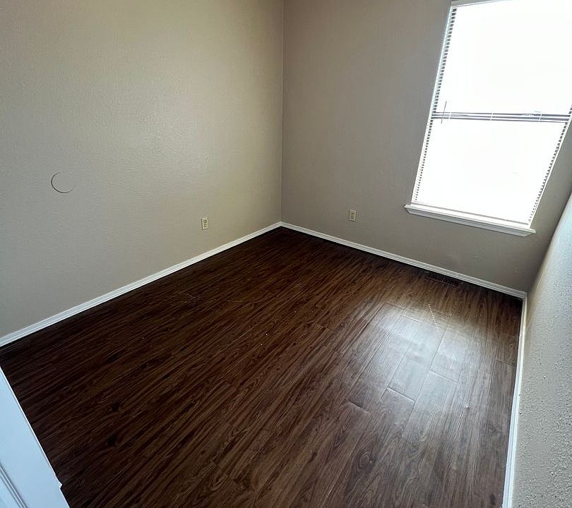 1st image of 4301 Yorkshire Dr #18
