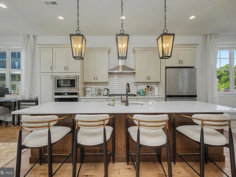 300 Squire Dr — Photo 8
