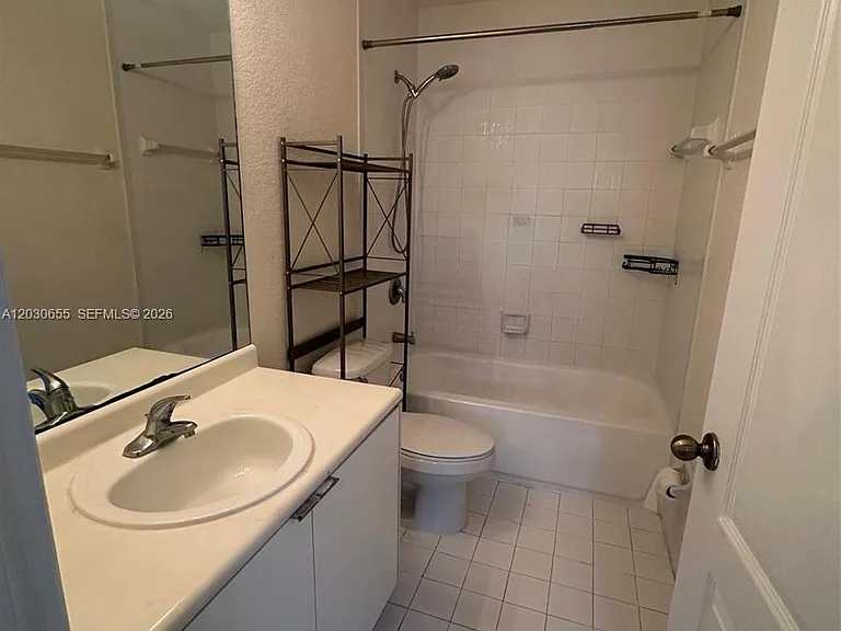 2330 SE 10th St #2330 — Photo 12