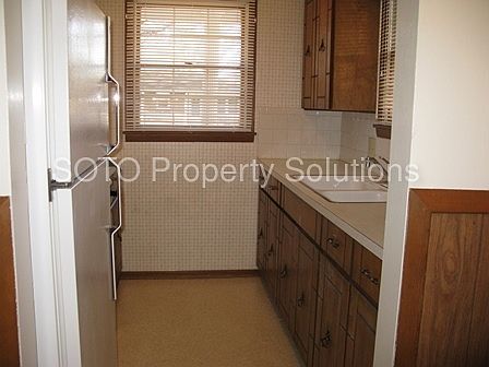 3rd image of 1118 W Mount Dr
