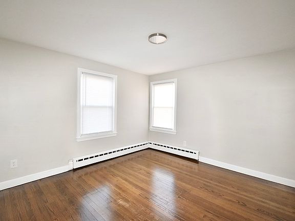 4th image of 85 Farnsworth St
