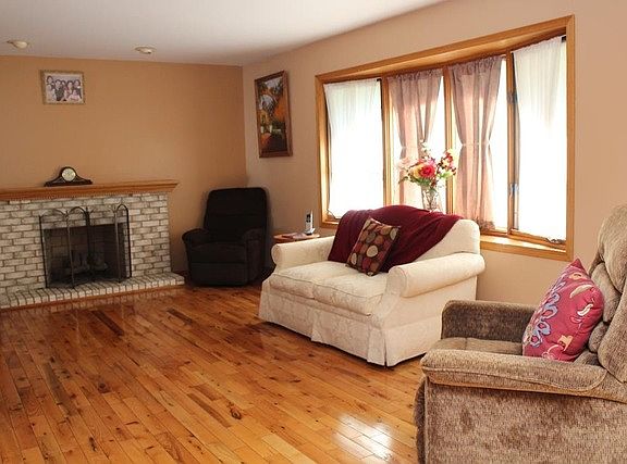 4th image of 10832 Lorel Ave