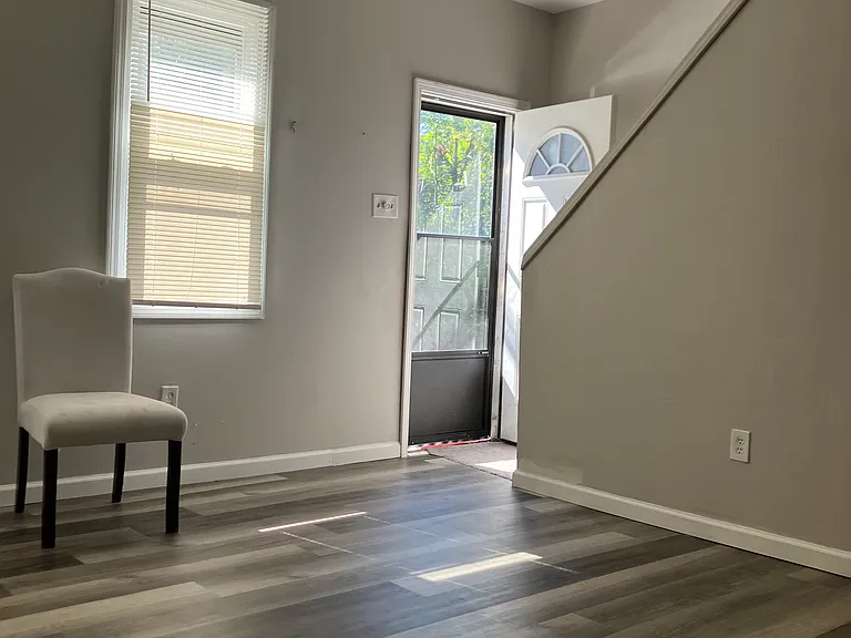 933 Manton Way — Photo 7
