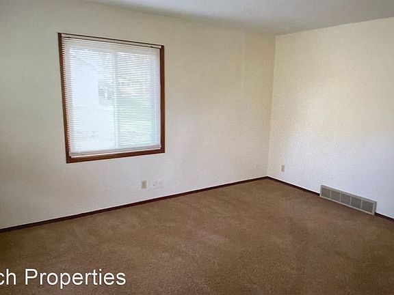 3rd image of 308 Jewel Dr