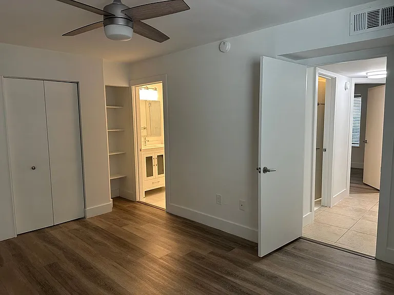 1275 Crystal Way #G — Photo 9