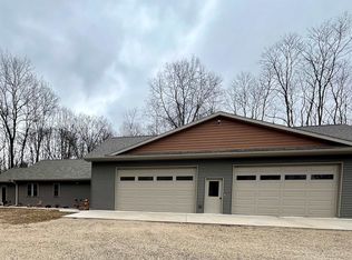 E412 Grenlie Rd, Waupaca, WI 54981