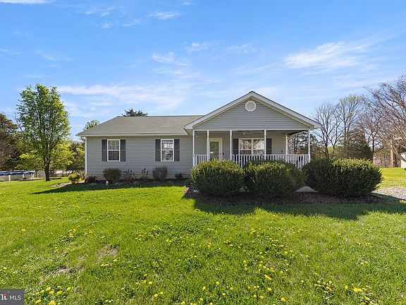 3rd image of 218 Baer Oak Dr