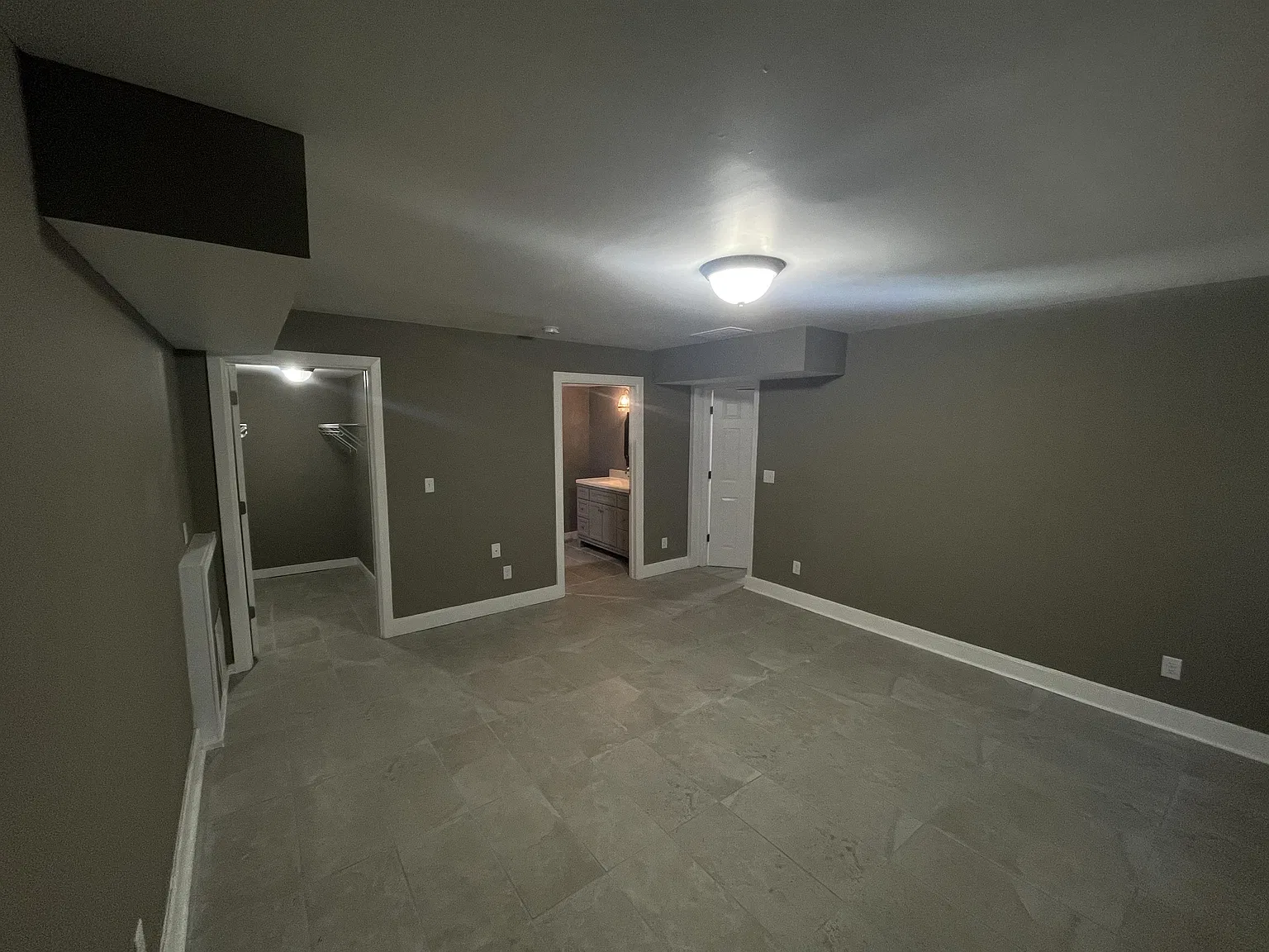 806 E38 - 2 — Photo 1