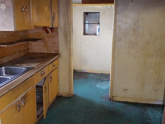 3rd image of 3800 Oak Ave